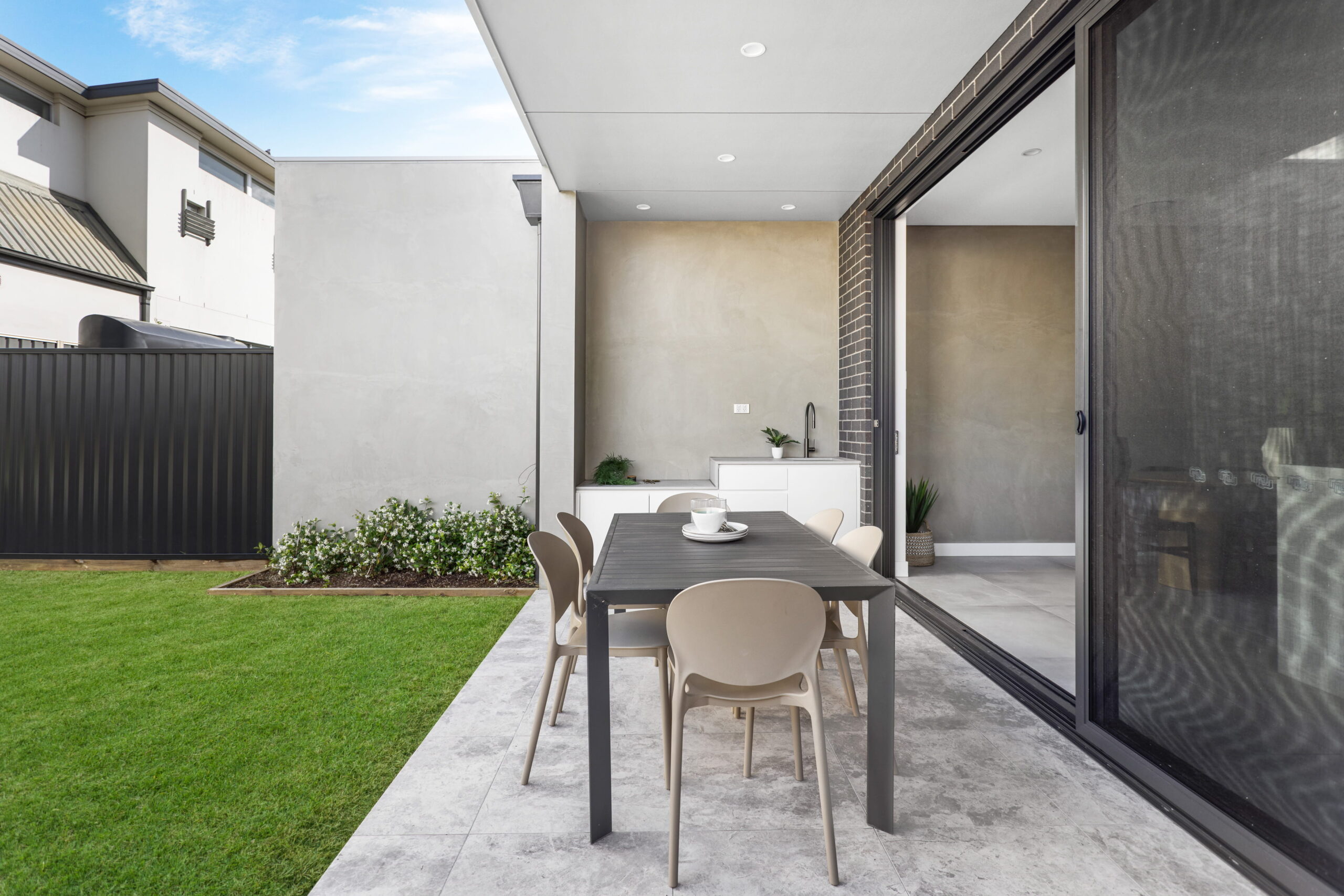 7cefd310-6f12-013d-a93a-5a28827c5bcc_Courtyard